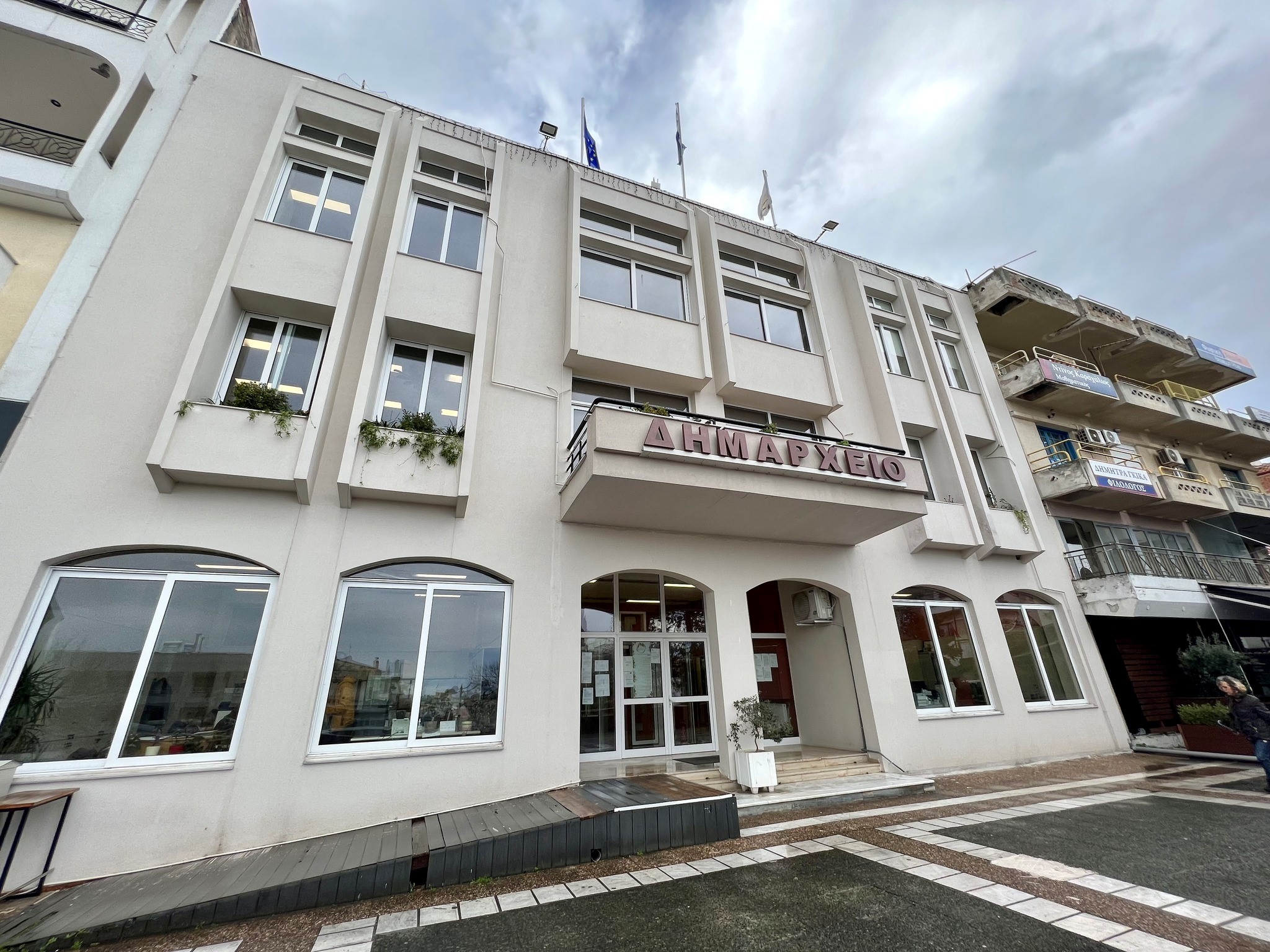 Διανομή βοήθειας στους πληγέντες από τις πλημμύρες